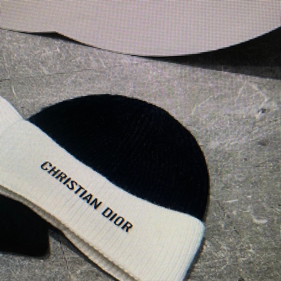 Dior Two-Tone Black and White Hat - Picture 2 of 2